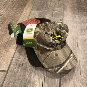 John Deere Camouflage and Black Cap Set